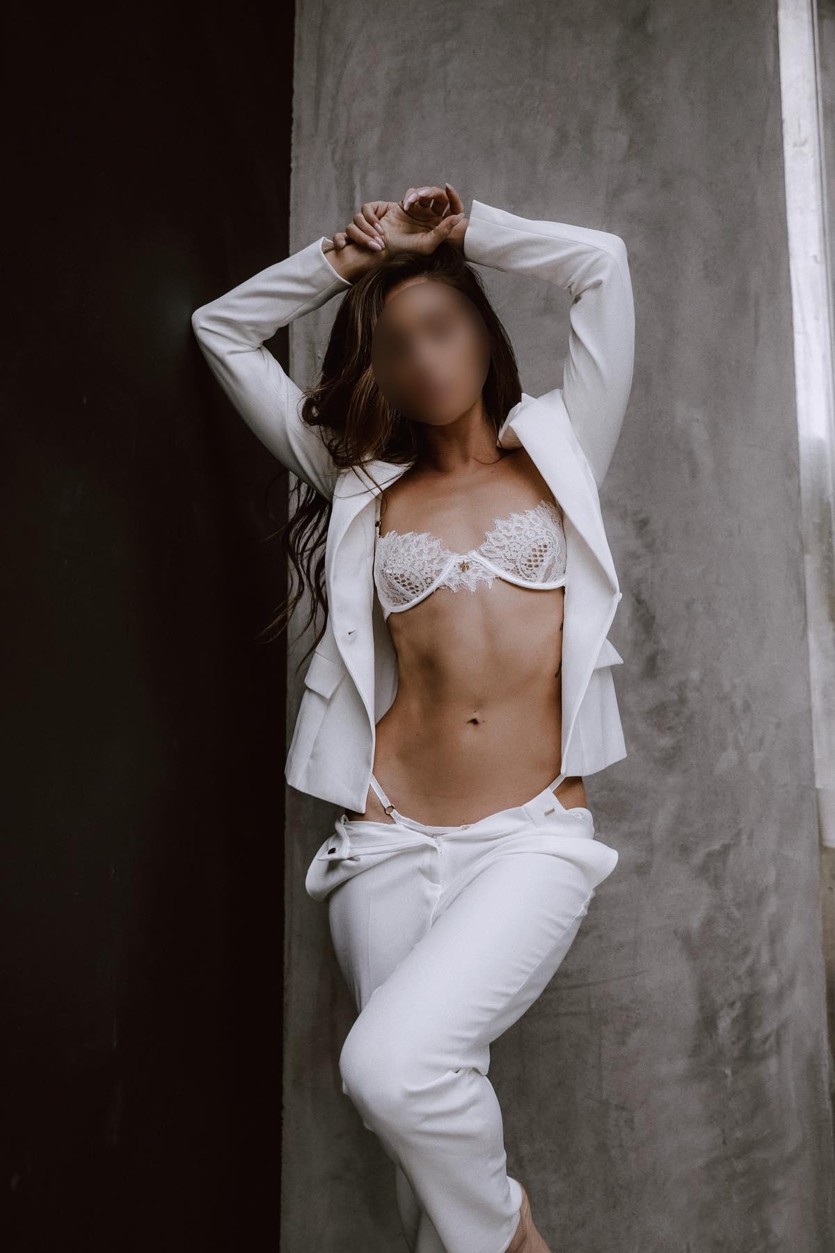 Вера проститутка интим салон Санкт-Петербурга у метро Невский проспект расписание проститутки спб салон